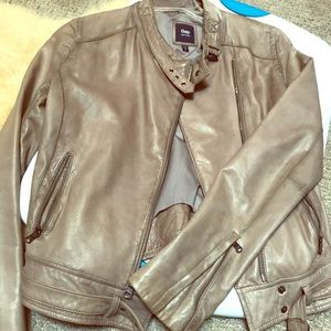 Gap leathery jacket